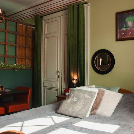 Berzee Maison D'Hote Les Notes Endormie Chambre Secrete المظهر الخارجي الصورة